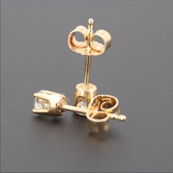 COPY - 14K Yellow Gold Stud earrings (for pictures) - Picture 5 of 7